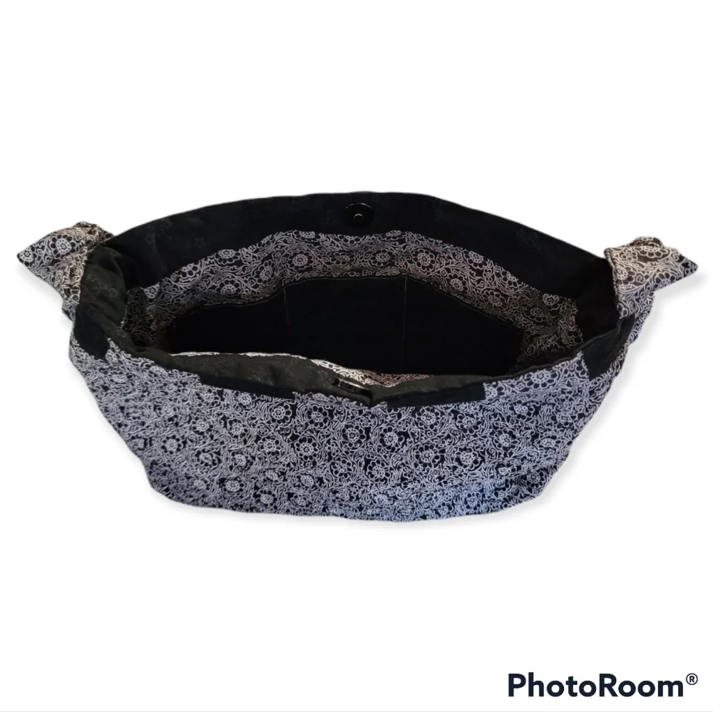 💥 3 for 25 💥 SCRUNCH Handle Black and White Floral Shoulder Bag